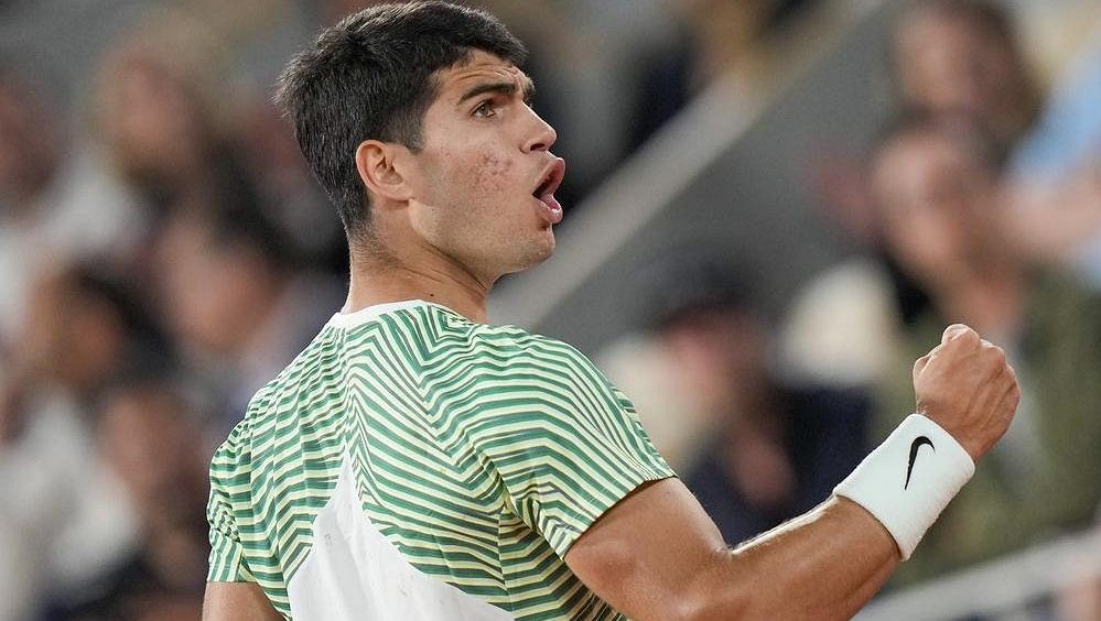 Ospalý Tsitsipas usnadnil Alcarazovi postup v Paříži a proklínal melatonin